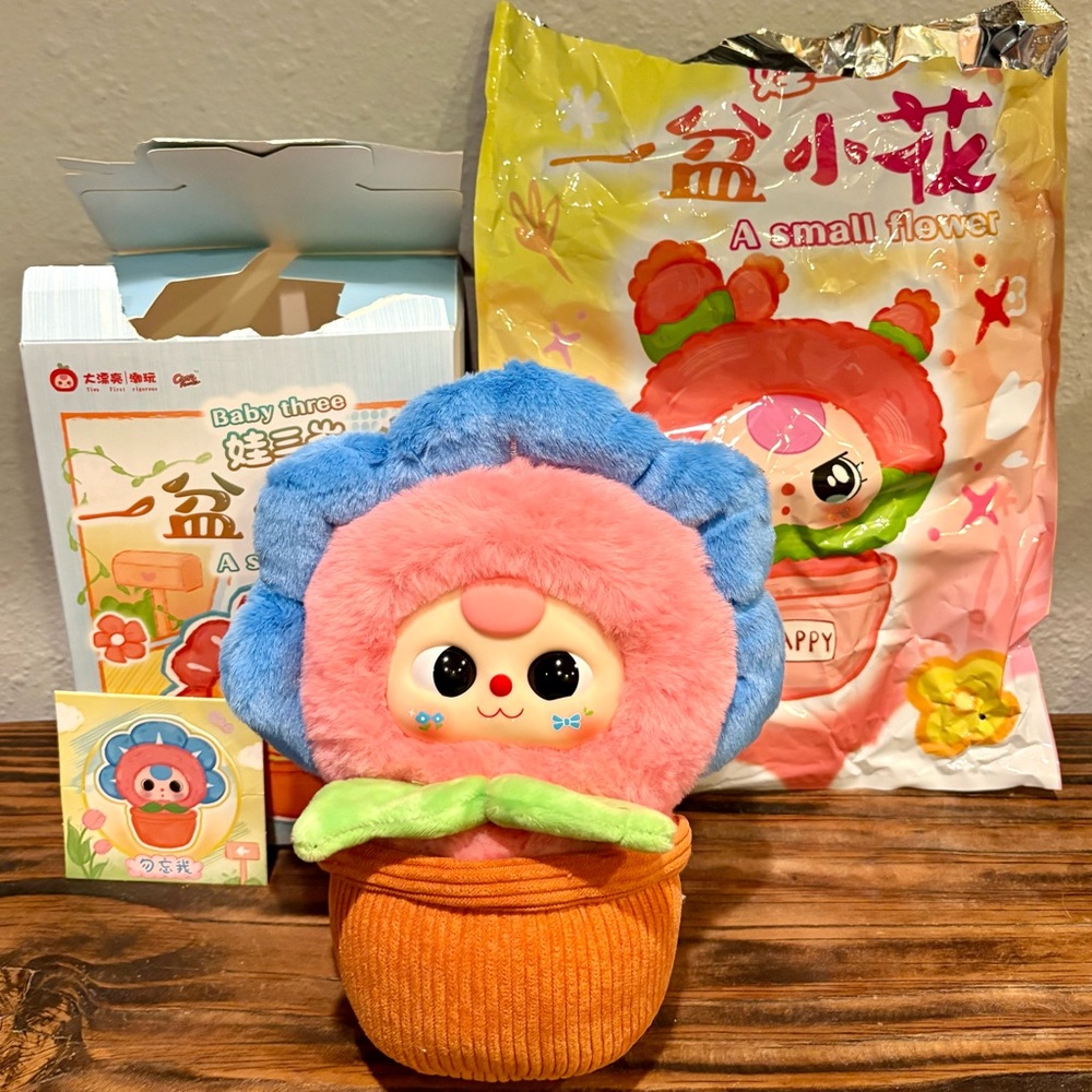 Baby Three BB3 A Small Flower Plush Pendant Series, Pink/Blue w/ Fangs